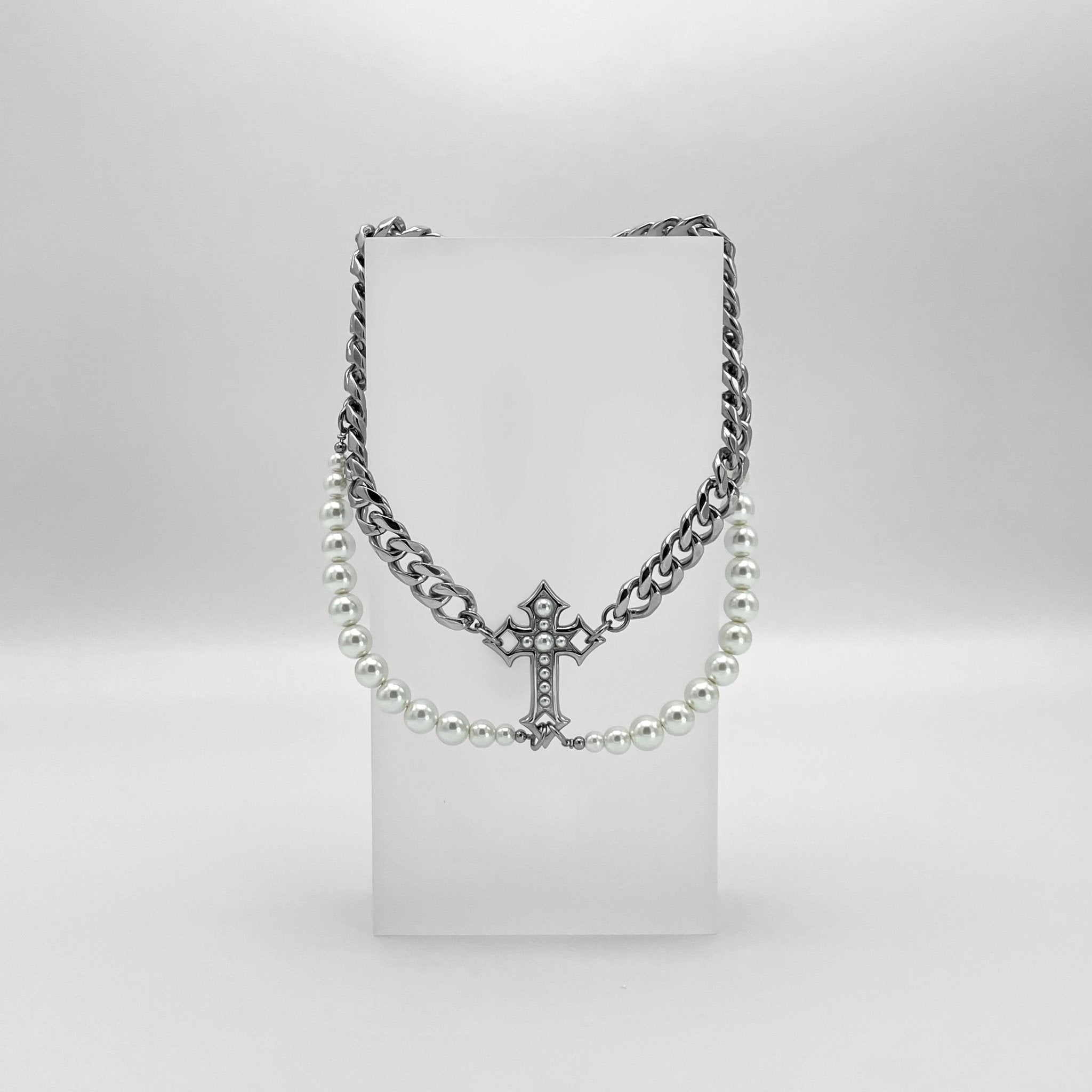 STATEMENT CROSS PEARL CHAIN