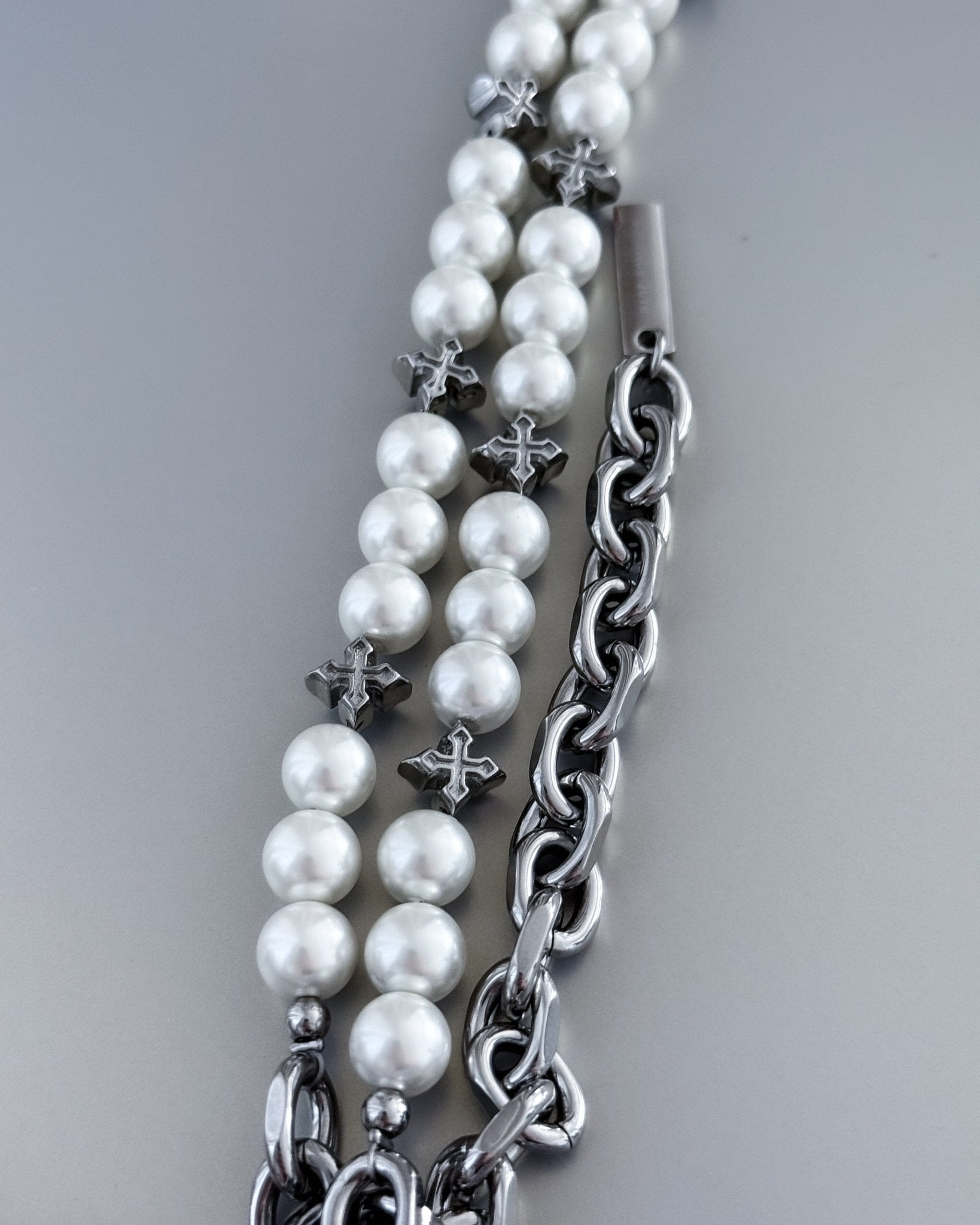 MINI CROSS PEARL NECKLACE