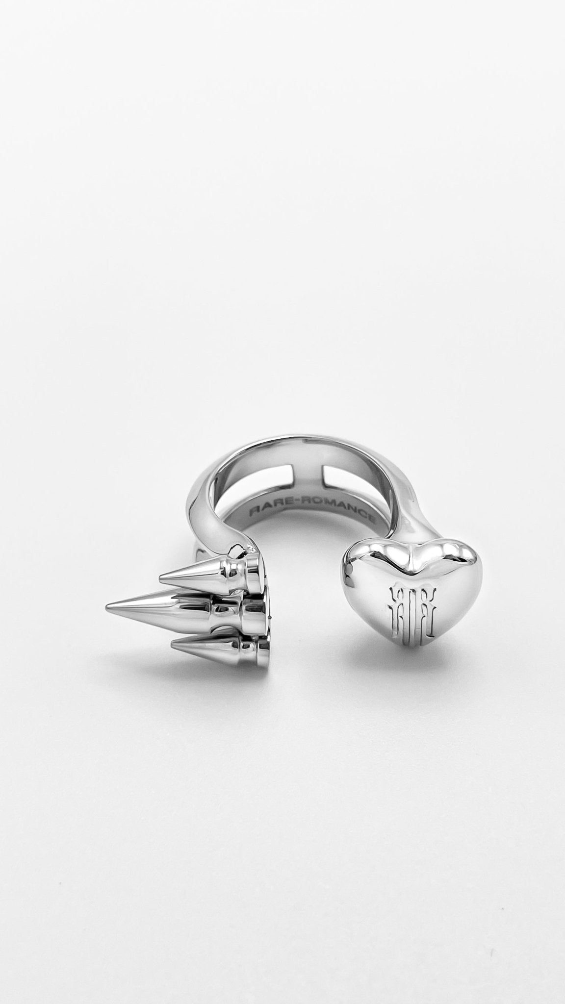 SPIKE HEART RING