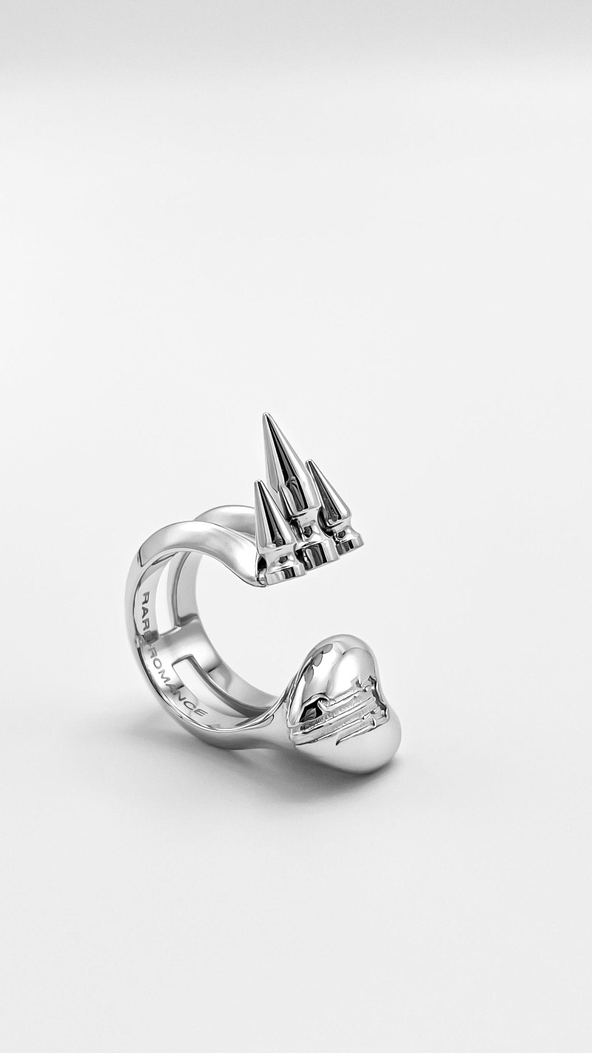 SPIKE HEART RING