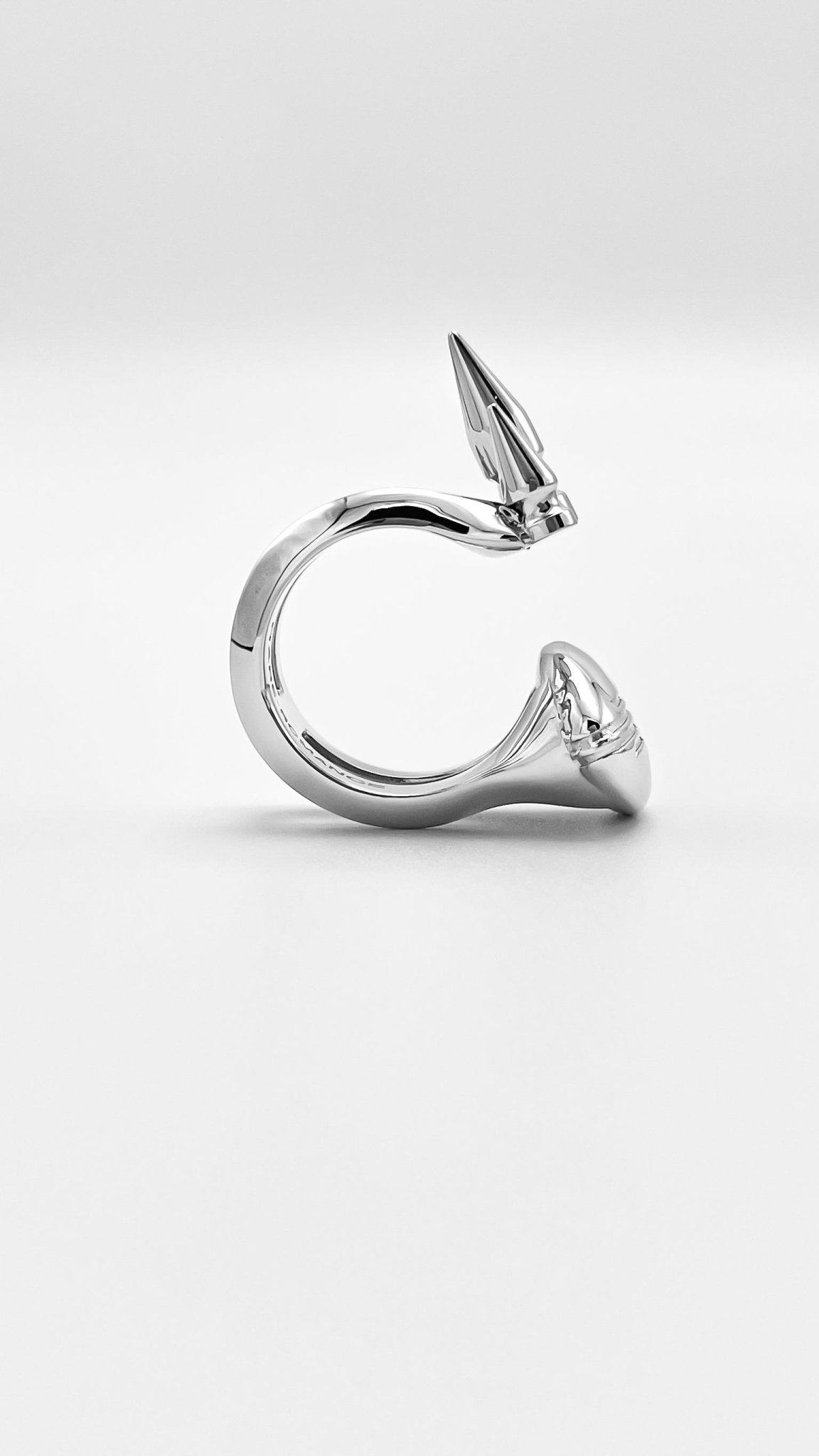 SPIKE HEART RING