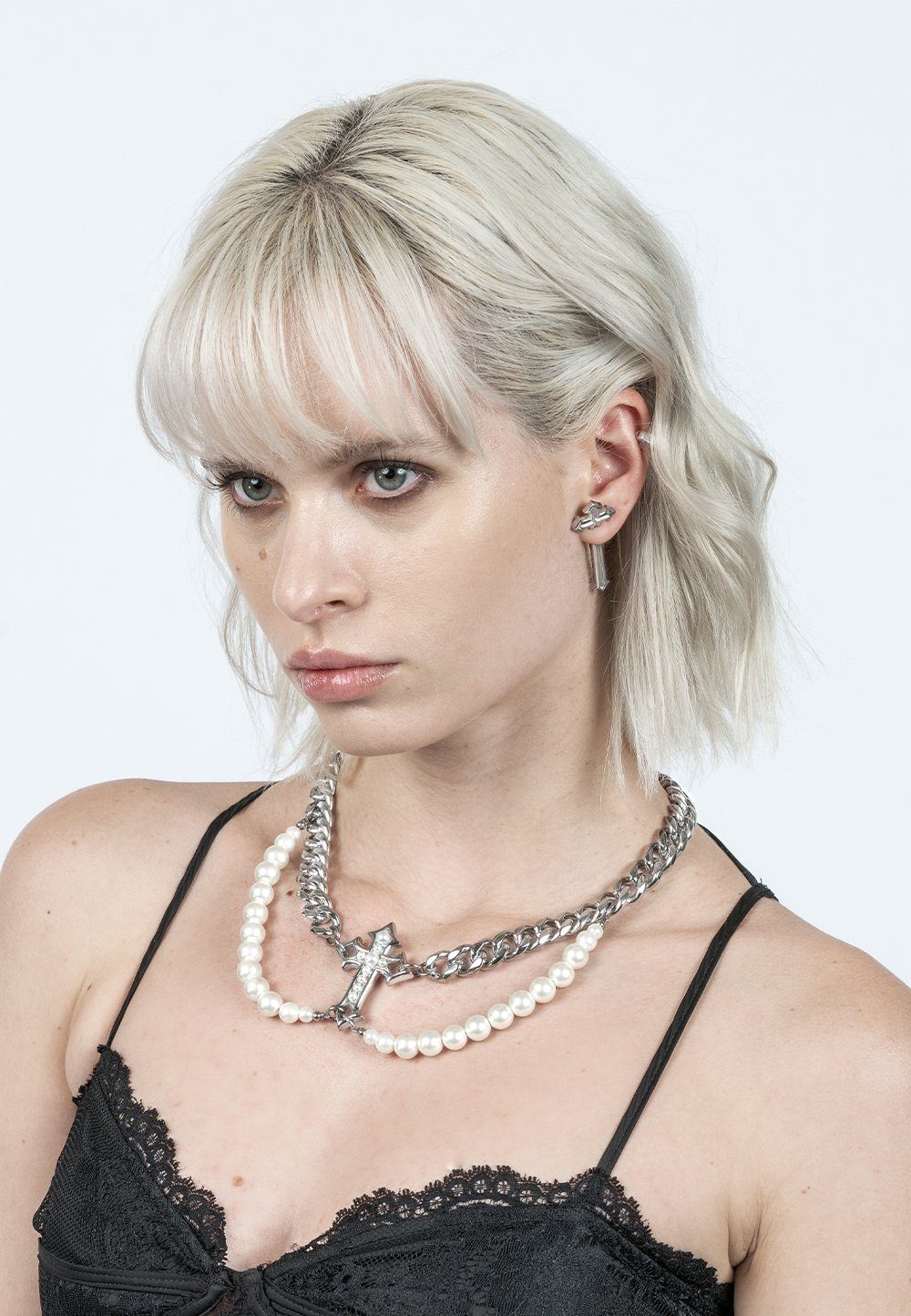 STATEMENT CROSS PEARL CHAIN