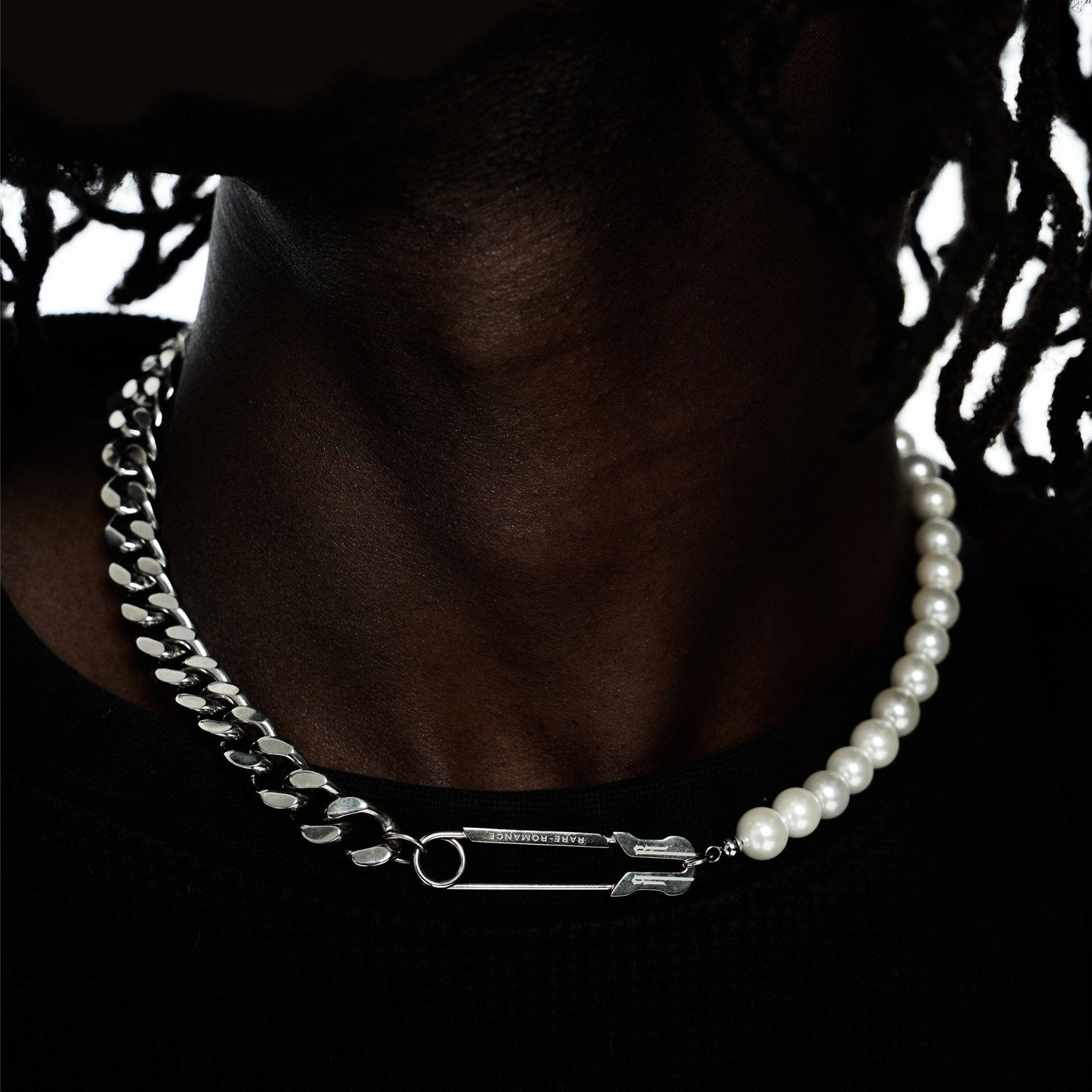 SAFETY PIN PEARL CUBAN CHAIN