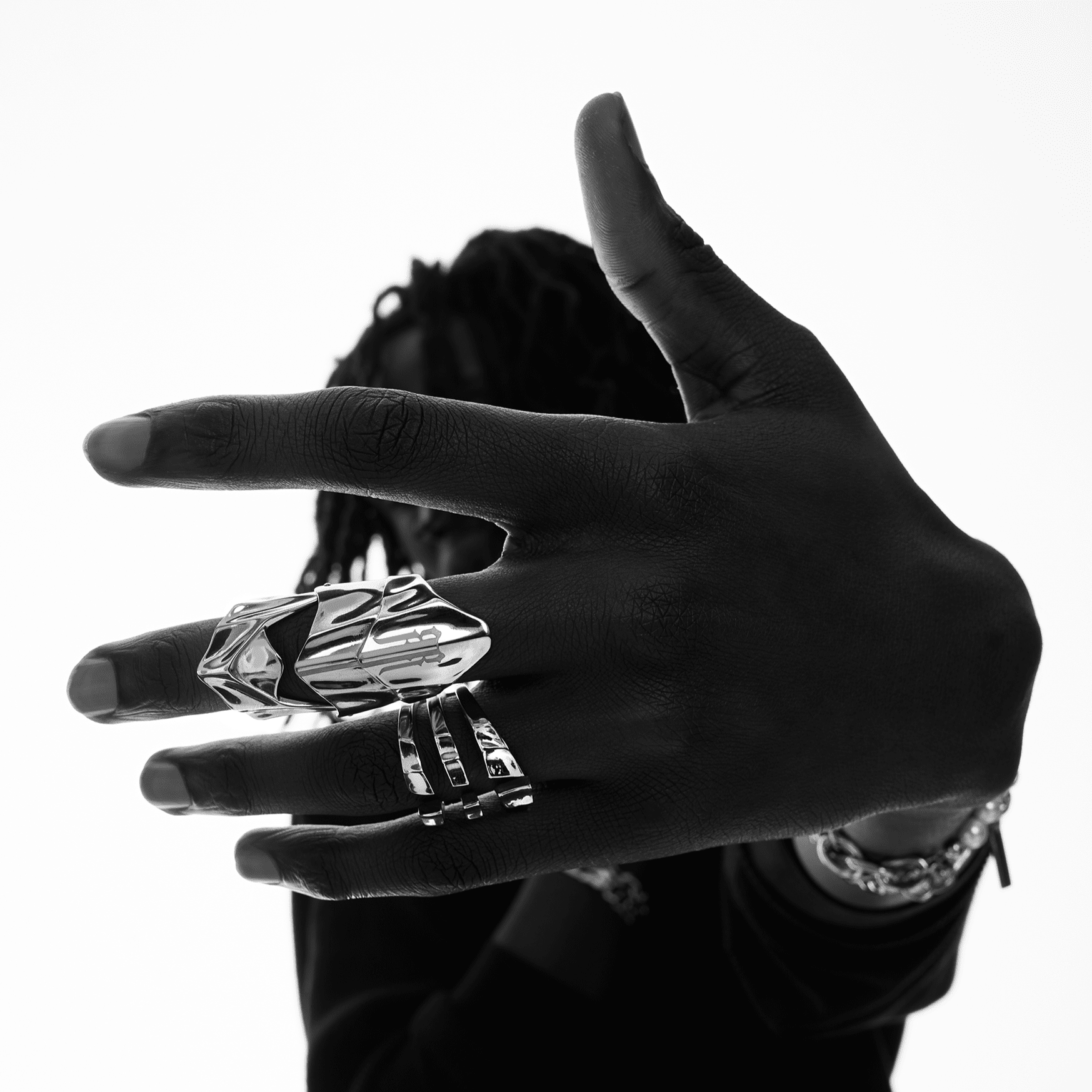 HINGED EXO-ARMOUR RING