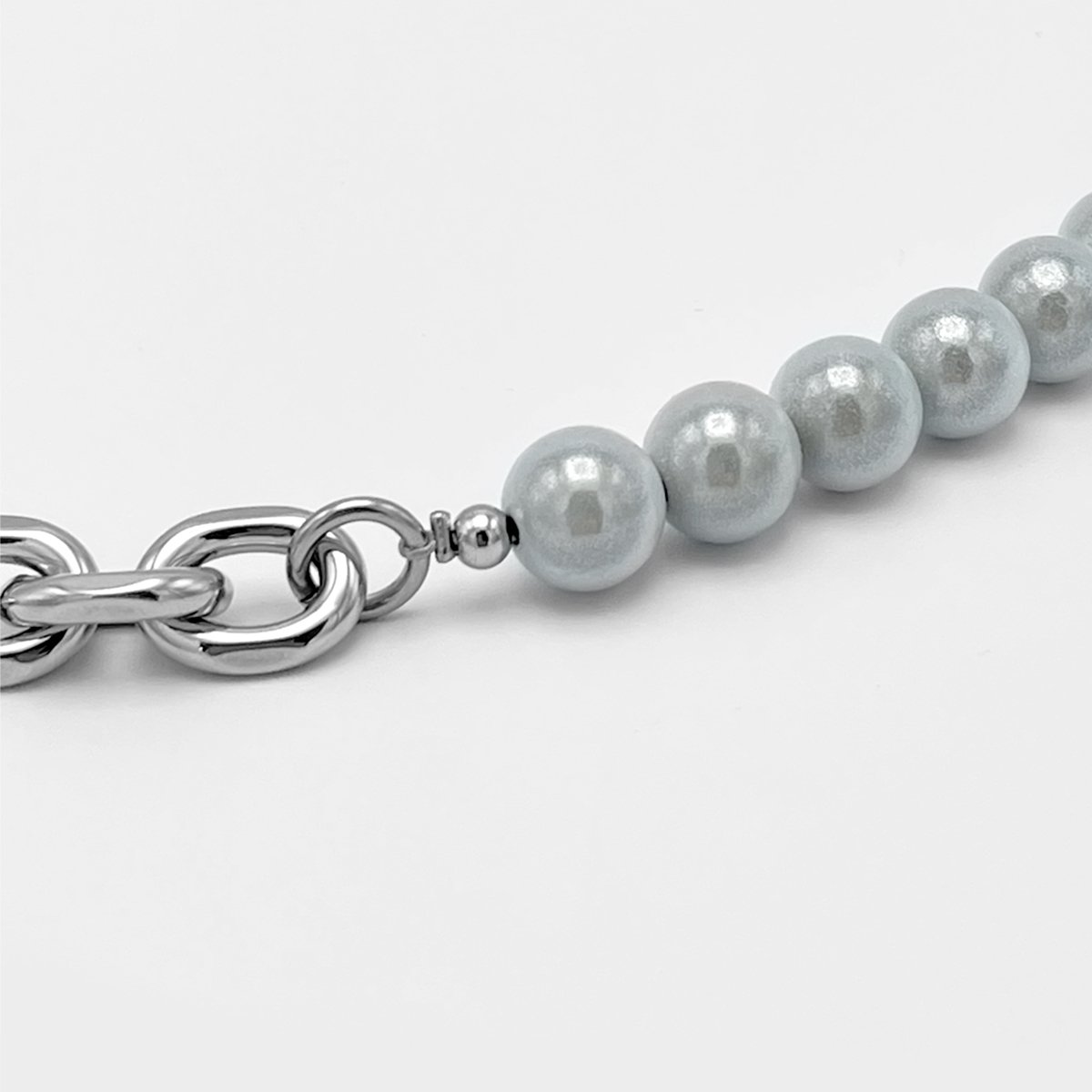REFLECTIVE PEARL BRACELET